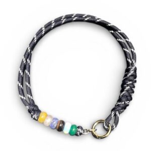 COLLAR ARTESANAL DE CORDEL NEGRO CON PIEDRA